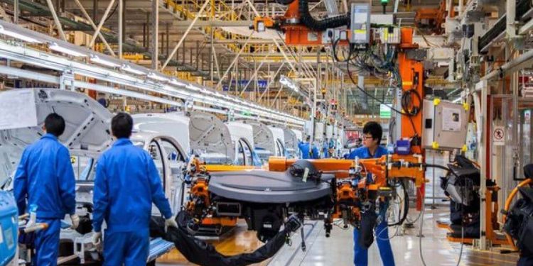 Çin’de Yüksek Teknoloji Sektörünün Performansı Sanayi’yi de Büyütüyor