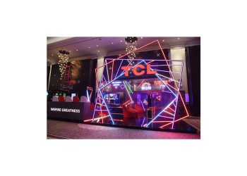 TCL 98C735, GEG’de Oyuncularla Buluştu