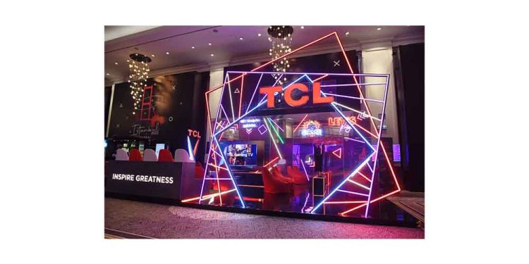 TCL 98C735, GEG’de Oyuncularla Buluştu