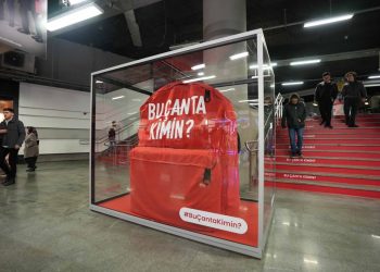 Türk Eğitim Vakfı, Eğitimi Yarıda Kalan Gençler Adına Soruyor: Bu Çanta Kimin?