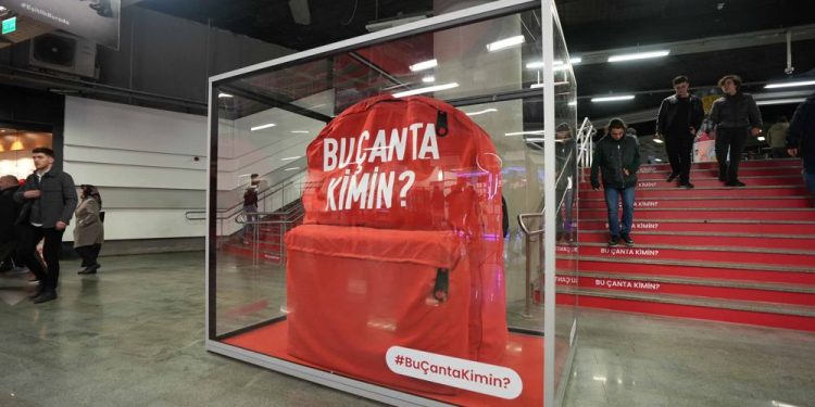 Türk Eğitim Vakfı, Eğitimi Yarıda Kalan Gençler Adına Soruyor: Bu Çanta Kimin?