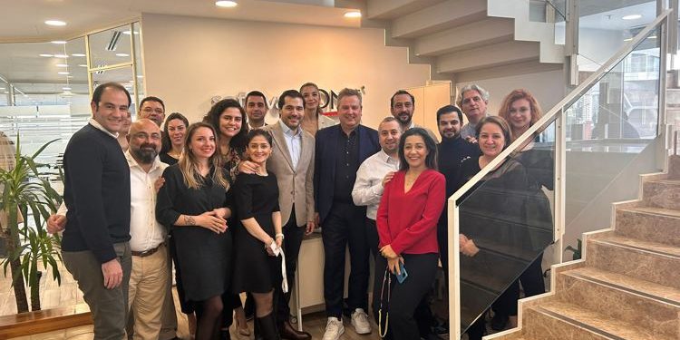 Softwareone Dünya Başkanı Dieter Schlosser Türkiye Ekibi İle Bir Araya Geldi