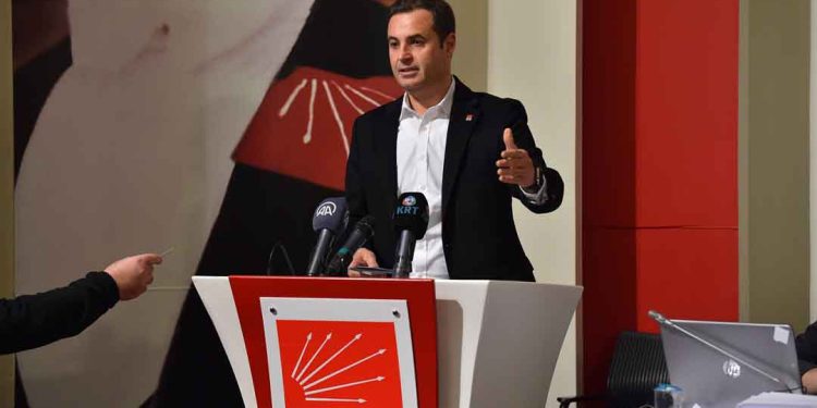 CHP Genel Başkan Yardımcısı Ahmet Akın, CHP Afet Koordinasyon Merkezi Çalışmalarına Dair Açıklama Yaptı