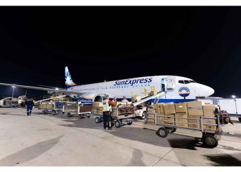 SunExpress’in Almanya’dan Gelen Yardımları Taşıyan İlk Kargo Uçağı Antalya’ya Ulaştı