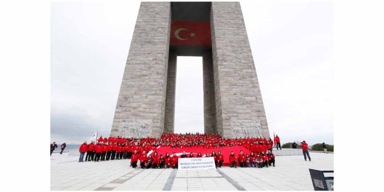 AKUT Gönüllüleri Çanakkale Şehitleri İçin Yürüdü