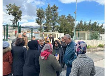 CHP İzmir Milletvekili Sertel, Sokağa Atılan Depremzedelerle Bir Araya Geldi