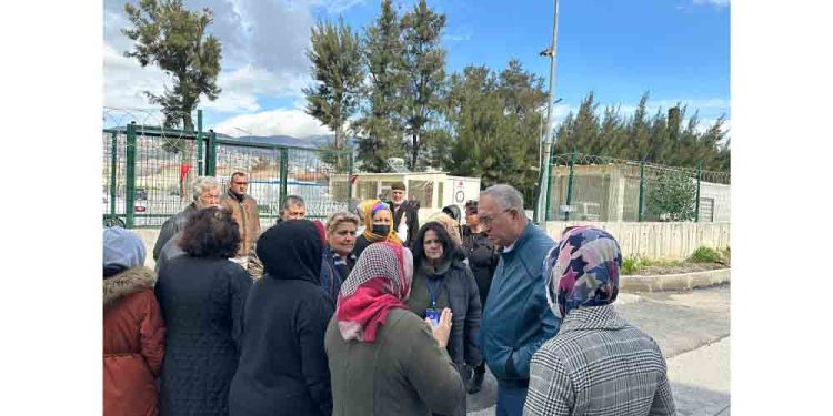 CHP İzmir Milletvekili Sertel, Sokağa Atılan Depremzedelerle Bir Araya Geldi