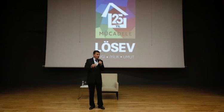 Prof. Dr. Üstün Dökmen: “Çatlak Varsa Kırığa Dönüşür Ailede De Binada Da”