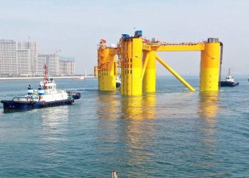 Çin’in İlk Derin Deniz Yüzer Rüzgar Enerjisi Platformu Denize Açıldı