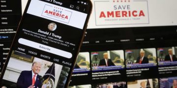 Trump, 2 Yıllık Yasağın Ardından YouTube ve Facebook’a Geri Döndü
