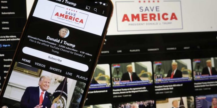 Trump, 2 Yıllık Yasağın Ardından YouTube ve Facebook’a Geri Döndü