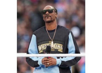 Snoop Dogg Parasını Boynunda Taşıyor