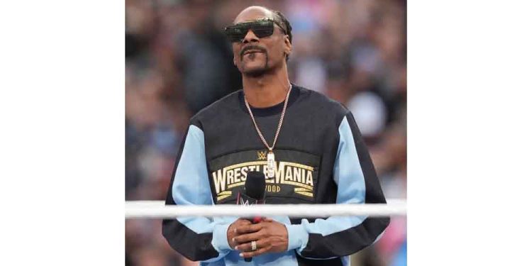 Snoop Dogg Parasını Boynunda Taşıyor