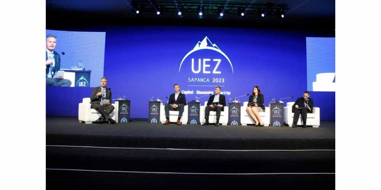 UEZ 2023’te Türk Şirketlerin Global Arenadaki Başarısı İçin Gereken Stratejiler Konuşuldu