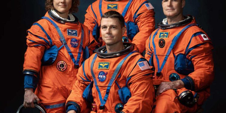 NASA, Aya Gidecek Astronotları Duyurdu