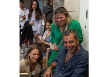 Başrolünde Serenay Sarıkaya’nın Yer Aldığı Ece Yörenç İmzalı Yeni Netflix Dizisi Kimler Geldi Kimler Geçti’nin Çekimlerine Başlandı