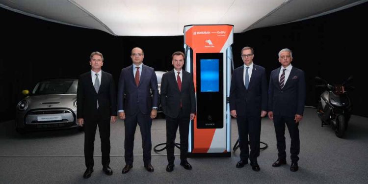 Borusan EnBW Enerji ve Petrol Ofisi Elektrikli Araç Şarj İstasyonları Konusunda İş Birliği İmzaladı