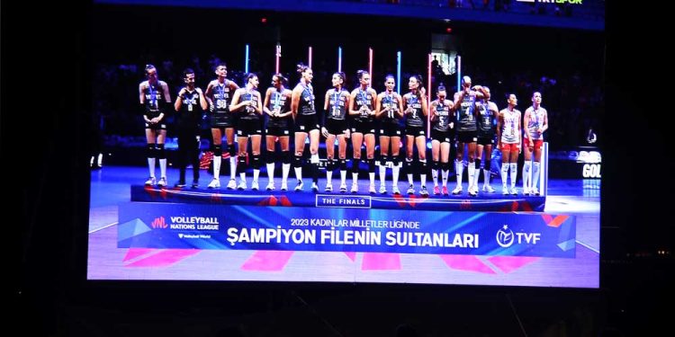 Cumhuriyet’in 100. Yılında “Filenin Sultanları” Tarih Yazdı