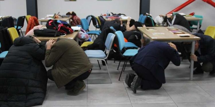 Tüm Türkiye’de Deprem Anı, Çök-Kapan-Tutun Tatbikatı Yapıldı