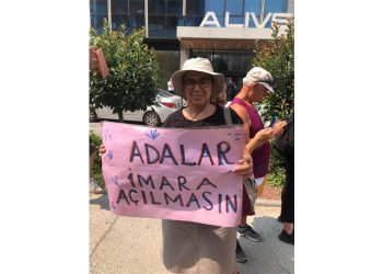 Adaları Korumak İçin Yüzlerce Vatandaş Çevre ve Şehircilik İl Müdürlüğü’nde Toplanarak Basın Açıklaması Yaptı