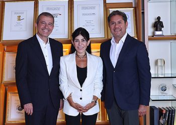 Akbank’ta Bayrak Değişimi