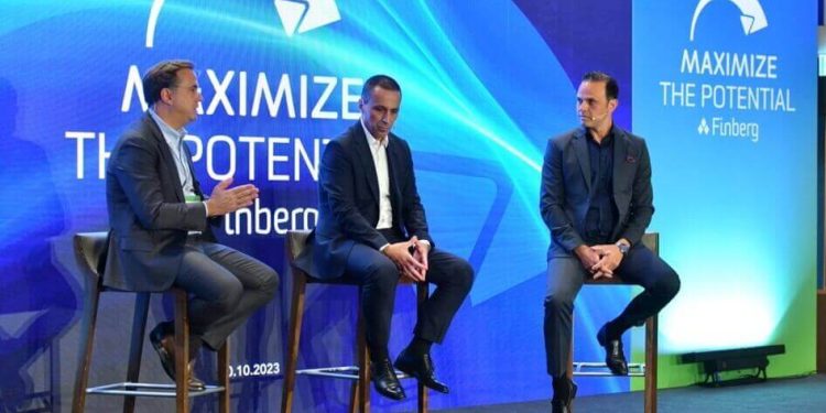 Finberg, “Get Together” Etkinliğinde Girişimcilerle Buluştu