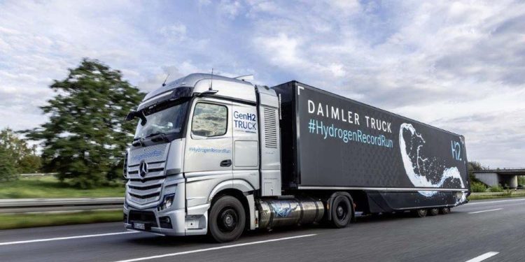 Mercedes-Benz GenH2 Kamyon, Sıvı Hidrojen Yakıtıyla Tek Dolumla 1000 Kilometre Rekorunu Kırdı