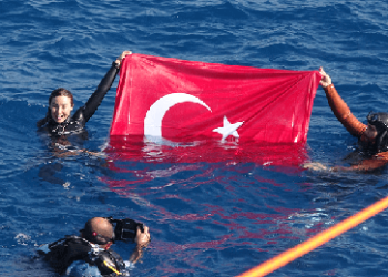 Tev İle El Ele Veren Şahika Ercümen, Cumhuriyetimizin 100. Yılında 100 Kız Öğrenciye Destek İçin 106 Metrelik Dünya Rekorunu Kırdı!