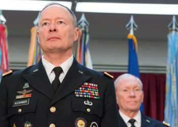 Eski NSA Yöneticisi Keith Alexander Amazon Yönetim Kuruluna Girdi