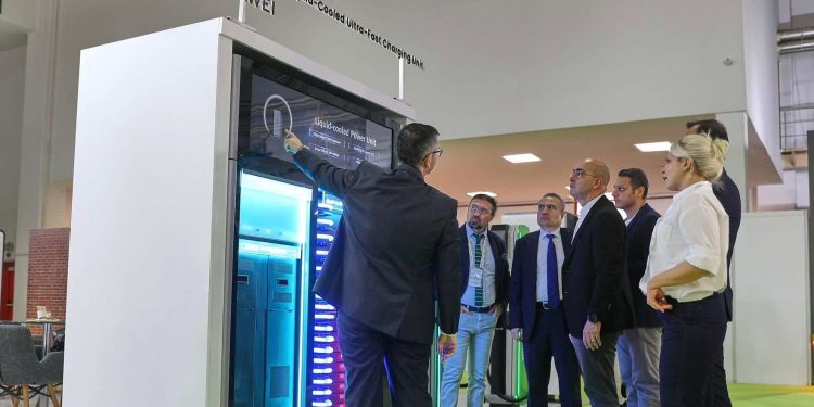 Huawei’den Elektrikli Araçlar için Hızlı Şarj Teknolojisi