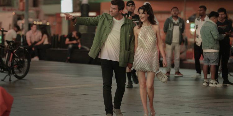 Netflix, Başrollerini Kıvanç Tatlıtuğ Ve Beren Saat’in Paylaştığı Yeni Filmi İstanbul İçin Son Çağrı’nın Resmi Fragmanını Yayınladı