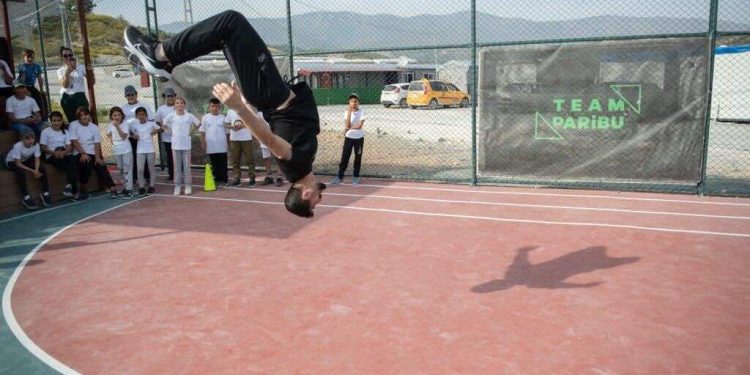 Team Paribu Sporcuları, Hatay’da İhtiyaç Haritası ile İnşa Edilen Spor Alanında Çocuklarla Bir Araya Geldi