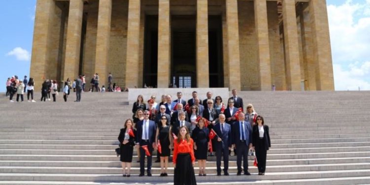 Boğaziçi Üniversitesi Mezunlar Derneği Atatürk’ün Huzuruna Çıktı