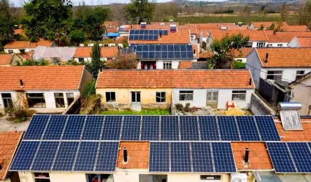 Çin’de Hane Halkı Evlerinin Çatısında 100 milyon kW Elektrik Üretiyor