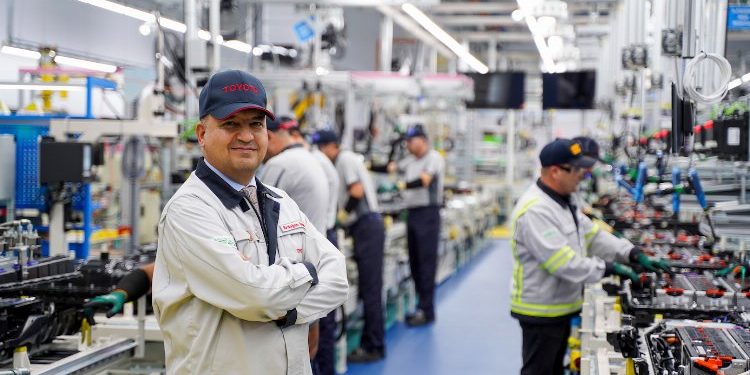 Türkiye’de Üretilen ilk Şarj Edilebilir Hibrit (PHEV) Otomobil olan Yeni Nesil Toyota C-HR’ın Üretimi Başladı