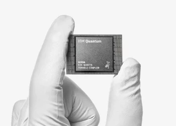 IBM, ilk 1.121 Kübitlik Kuantum Çipini Tanıttı