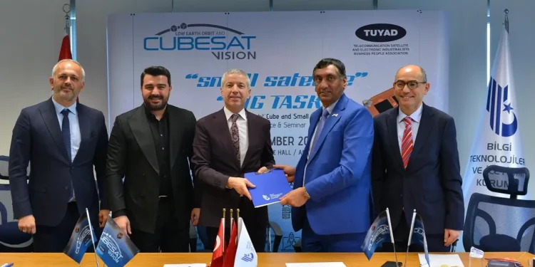 Türk Şirketleri Küp Uydu Üretecek