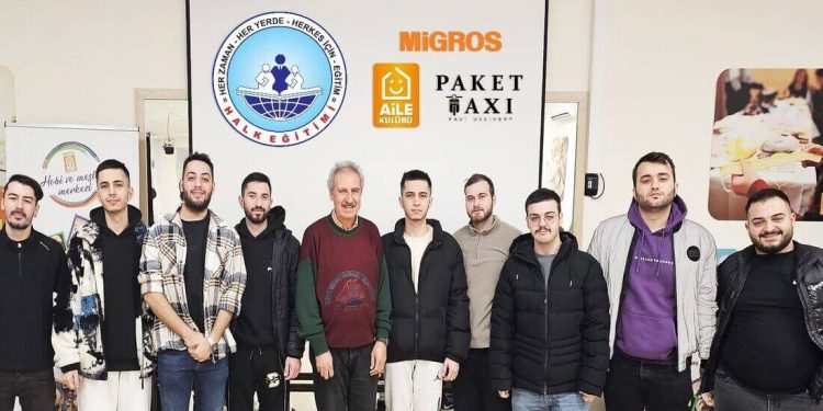 Moto Kuryelere Eğitim Ve İş Fırsatı