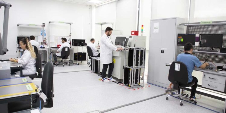 Türkiye’nin İlk Kamera Teknolojileri Üretim Merkezi’nde 100.000’inci Kamera Üretildi