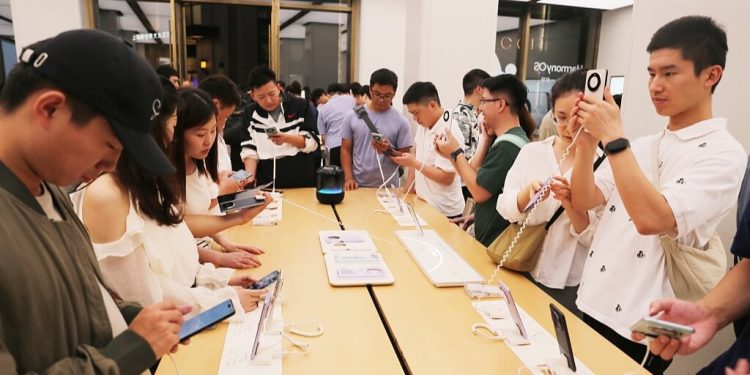 Akıllı Telefon Üreticileri, Uydu Konuşması Yapabilen Yeni Modeller Çıkarıyor