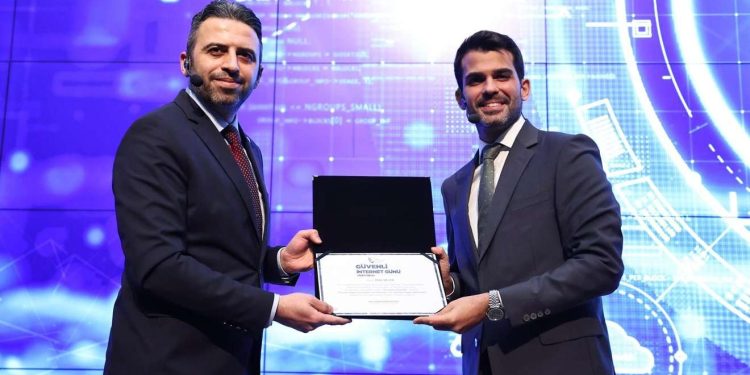 Emir Gelen : “TikTok’u Gençler İçin Daha da Güvenilir Bir Yer Haline Getirmek Önceliğimiz”