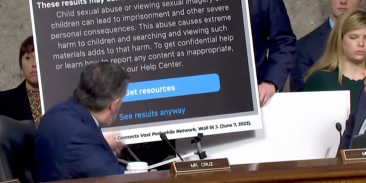 Mark Zuckerberg Çocukları Zarar Gören Ailelerden Özür Diledi