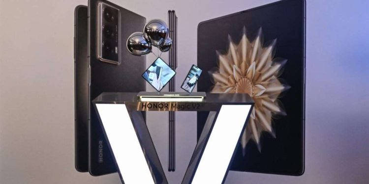 Dünyanın En İnce ve En Hafif İçe Katlanan Telefonu HONOR Magic V2 Şimdi Türkiye’de