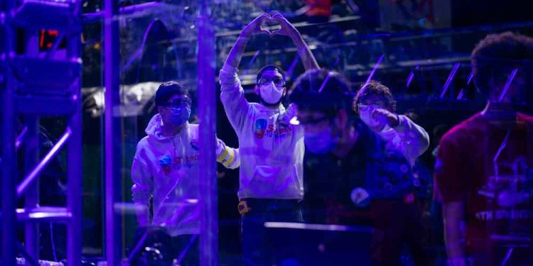 Genç Mucitler Arenada: İstanbul’da Gerçekleşen Robotik Yarışmalarının İlk Yarısı Tamamlandı