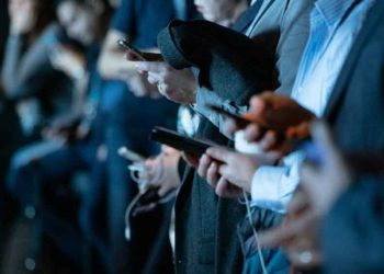 Telefonunuzu Elinizden Bırakamamanızın 5 Nedeni