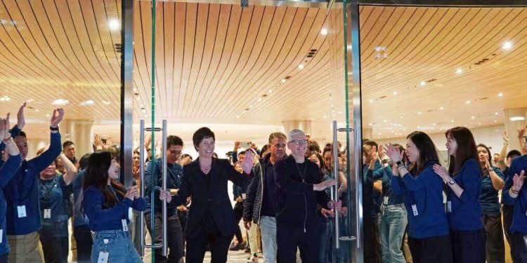 Apple Çin’deki En Büyük Satış Mağazasını Açtı