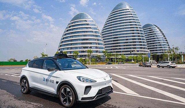 Wuhan’da Sürücüsüz Taksiler Yola Çıktı