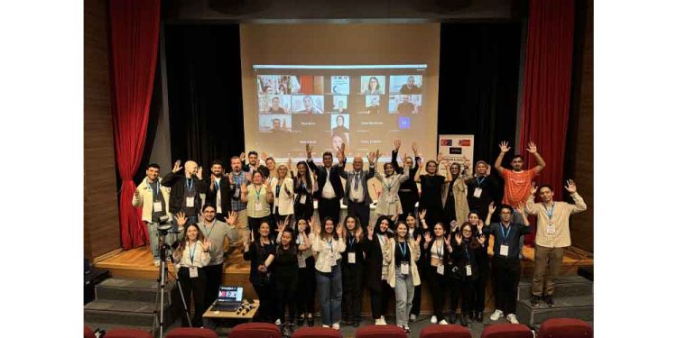 İşaret Dili Ve Çalışmaları Alanında Uzman İsimlerle Masaya Yatırıldı