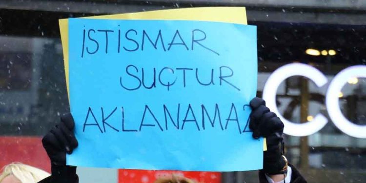 Tecavüze Uğrayan Çocuğun Etek Boyunu Soran Avukata Karşı İmza Kampanyası 10+ Bin Kişiyi Aştı