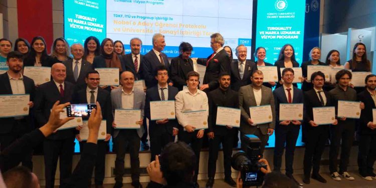 Turquality Ve Marka Programı Mezunları Törende Diplomalarını Aldı